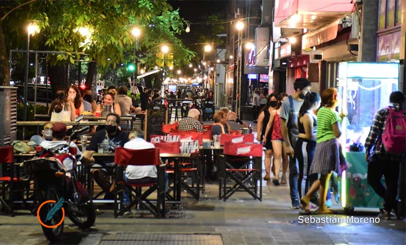 Los rosarinos aprovecharon para ir a los bares antes de que comiencen las restricciones