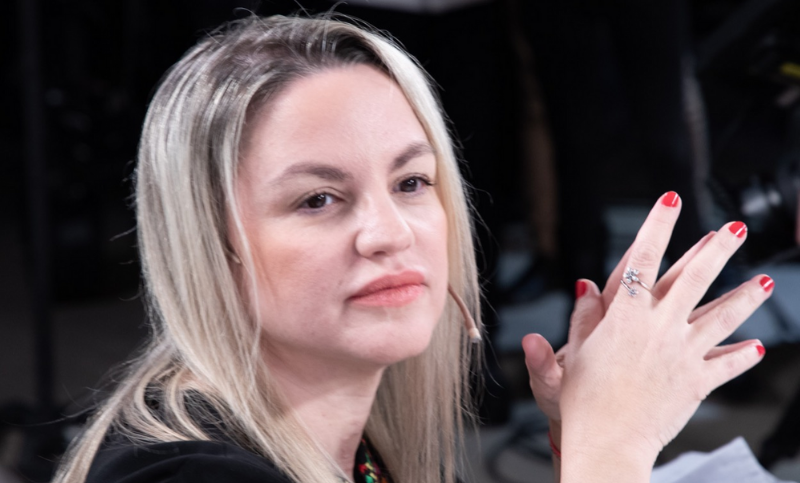 Carolina Píparo denunció un intento de robo, pero testigos aseguran que su marido atropelló y arrastró a dos jóvenes