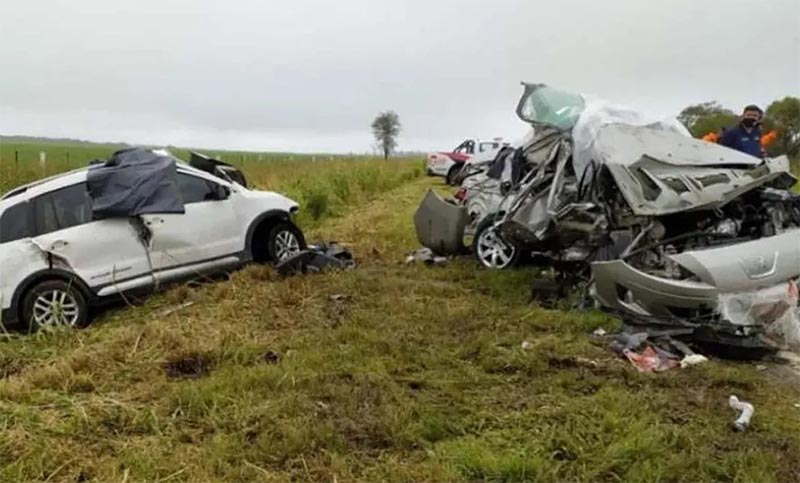 Cuatro muertos y dos niños heridos por choque de autos en Córdoba