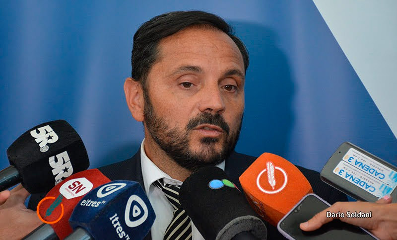 Sospechan de la versión policial que afirmaba que el hombre los atacó a machetazos