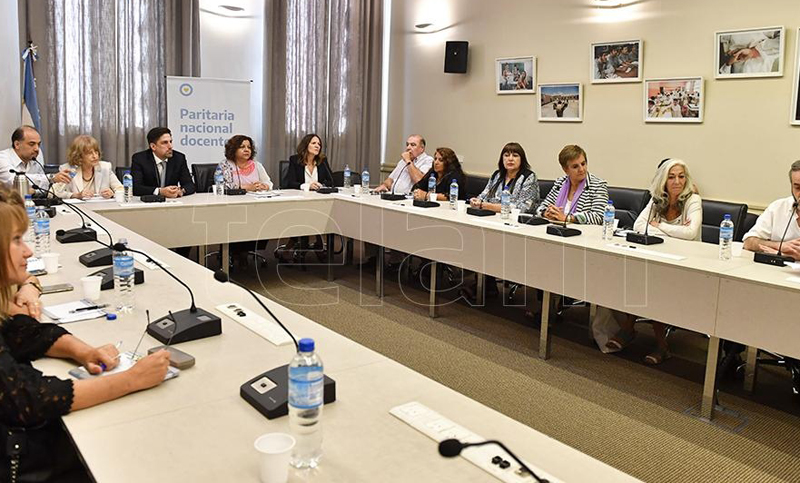 Paritaria nacional: gremios docentes reclamaron un aumento superior al 30%