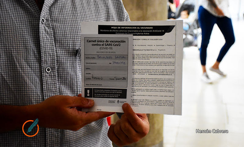 Ante el escándalo del Vacunatorio VIP, comprarán 20 millones de carnets para certificar quiénes recibieron la dosis