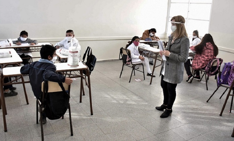 Argentina comenzará a vacunar a los docentes con las dosis de Sinopharm