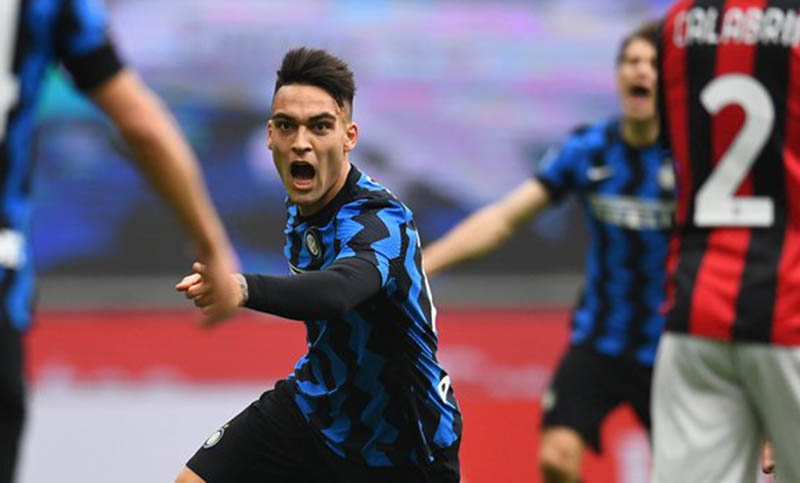 Lautaro Martínez convirtió un doblete para el triunfo de Inter en el clásico