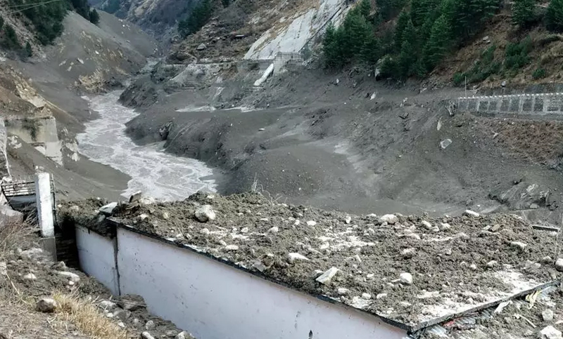 Tres muertos y más de 150 desparecidos por la ruptura de un glaciar en el Himalaya