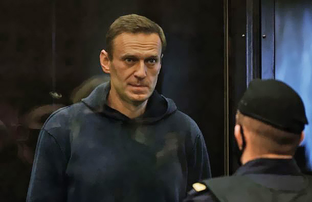 El líder opositor ruso Navalny es sentenciado a tres años y medio de prisión