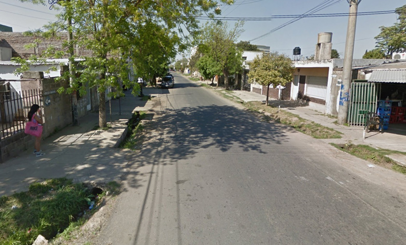 La golpeó, la arrastró de los pelos y le rompió la puerta de la casa