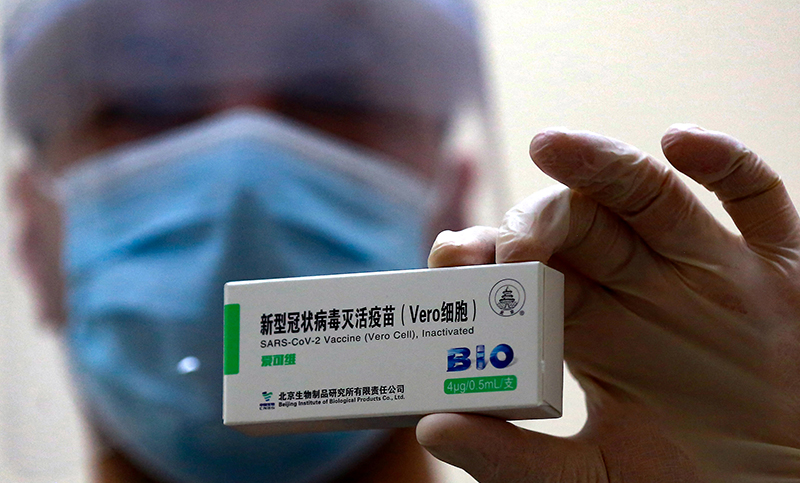 Llega hoy desde Beijing el vuelo de Aerolíneas que trae un millón de dosis de la vacuna Sinopharm