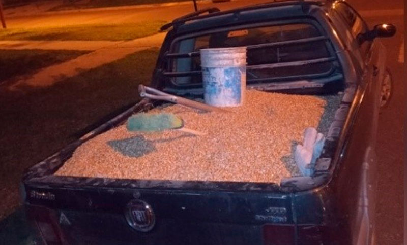 Detienen a un gendarme por robar cereal de un vagón en Puerto San Martín