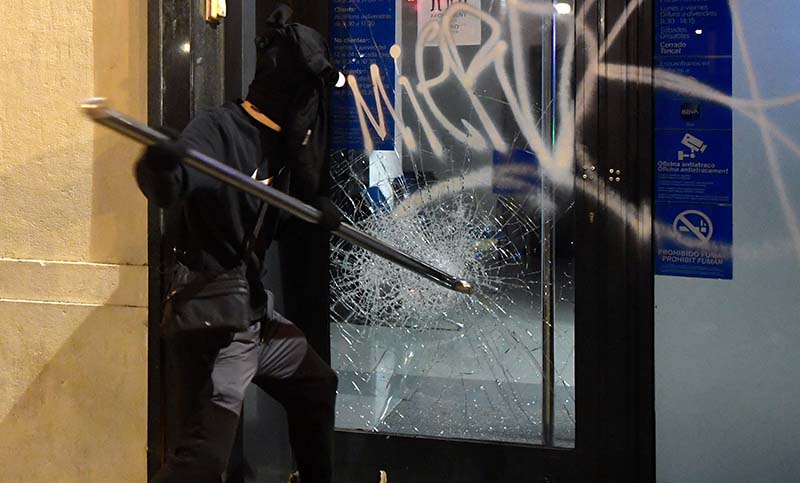 Cuarta noche de incidentes en España por encarcelamiento del rapero Hasel