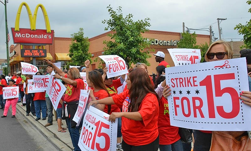 McDonald’s espía por las redes a los trabajadores que piden aumentar el salario mínimo