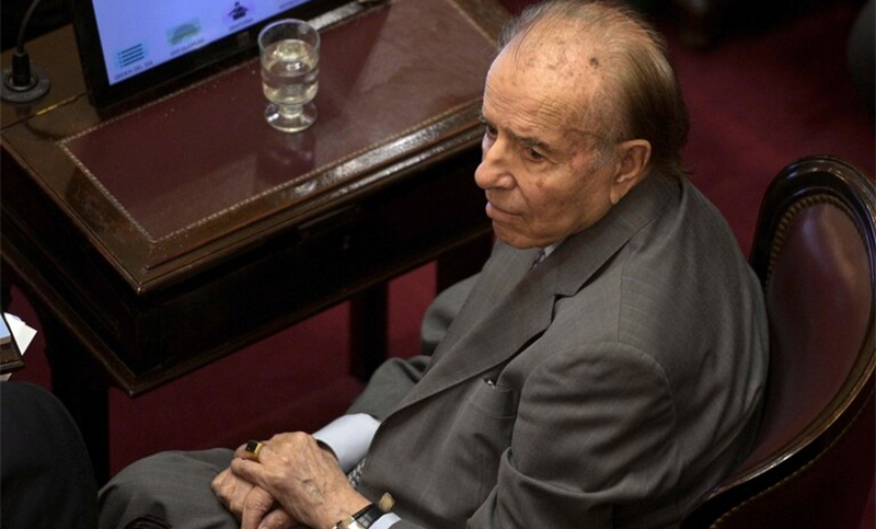 Devolvieron el anillo de Carlos Menem: hay un enfermero prófugo por el robo