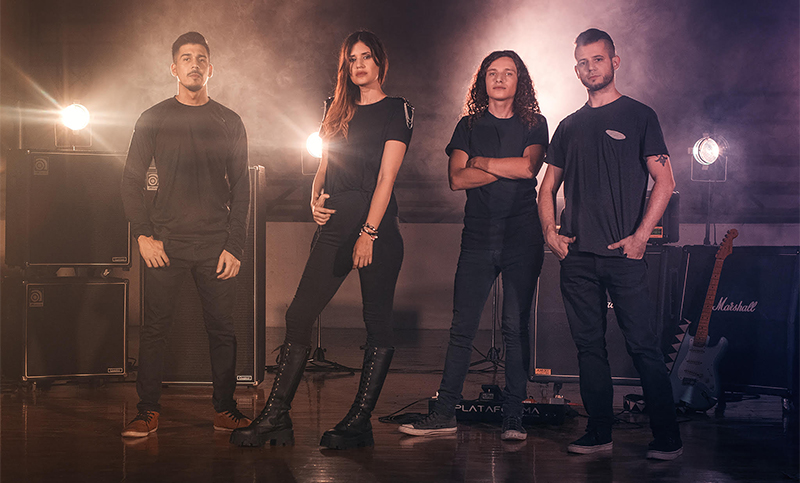 Mica Racciatti estrena canciones inéditas junto a su set eléctrico