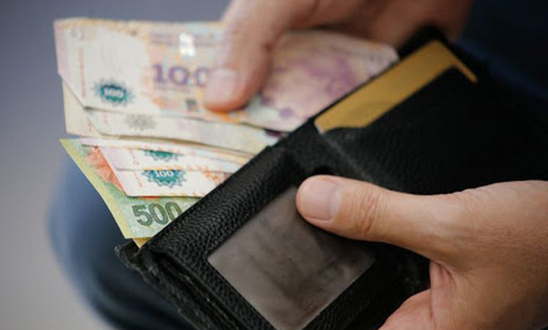 En los últimos tres años, el salario real cayó un 20%