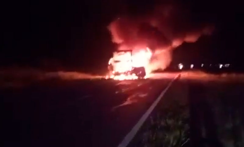 Un choque entre una camioneta y un colectivo que llevaba policías deja un muerto y varios heridos