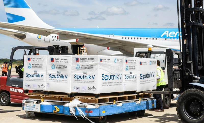 Un nuevo vuelo viaja a Moscú para traer 500 mil Sputnik y no frenar la vacunación
