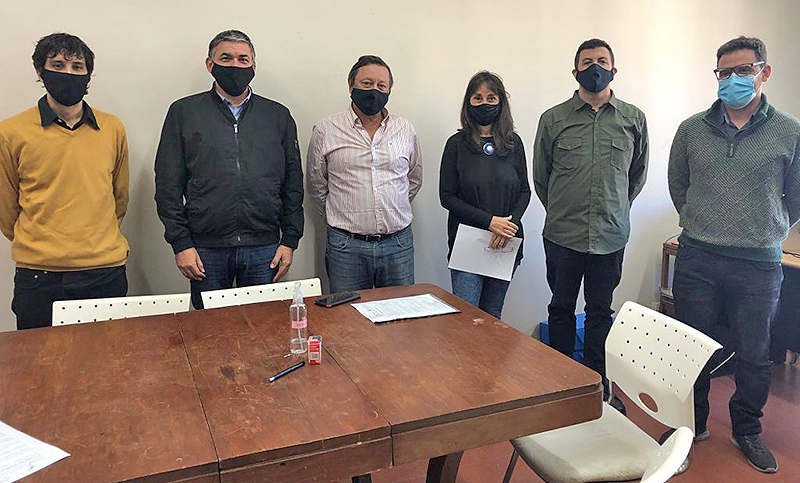 La Facultad de Ciencia Política y el gremio de Camioneros firmaron un convenio para la formación de trabajadores