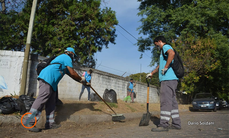 Vuelta a clases: comenzaron a limpiar los alrededores de 92 escuelas de la ciudad