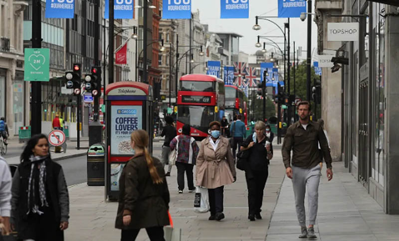 Los británicos enfrentarán multas de casi 7.000 dólares si salen del país por ocio