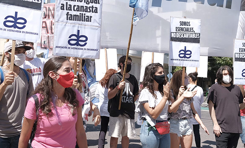 Enfermeros protestaron frente a Maternidad Sardá contra despido y por mejores condiciones laborales