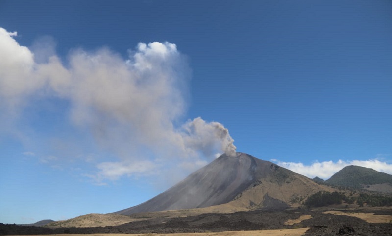 Guatemala enciende las alarmas ante una “muy alta actividad” del volcán de Pacaya