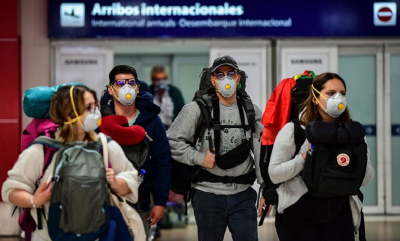 A partir del viernes reducirán los vuelos a países con circulación de nuevas cepas de Covid