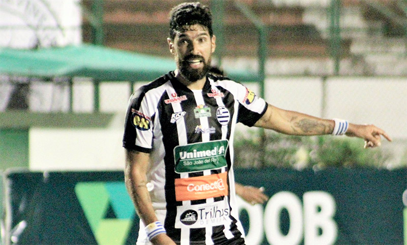Abreu salió de Brasil y volvió a Uruguay para agrandar su récord personal