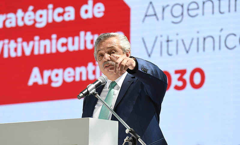 Fernández reiteró el compromiso para que productos industrializados «paguen menos» retenciones
