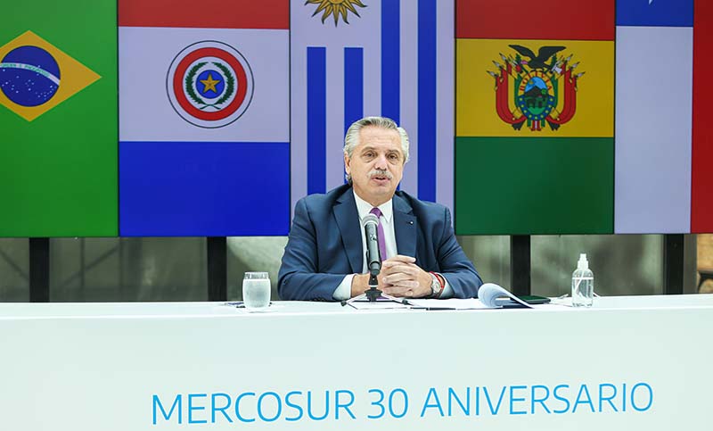 Fernández cruzó a su par uruguayo Lacalle Pou en la cumbre del Mercosur