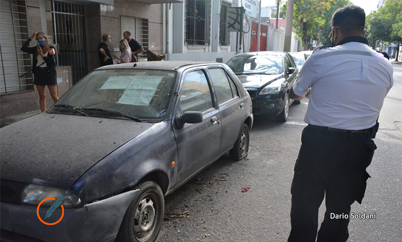 La Municipalidad acelera la remoción de autos abandonados