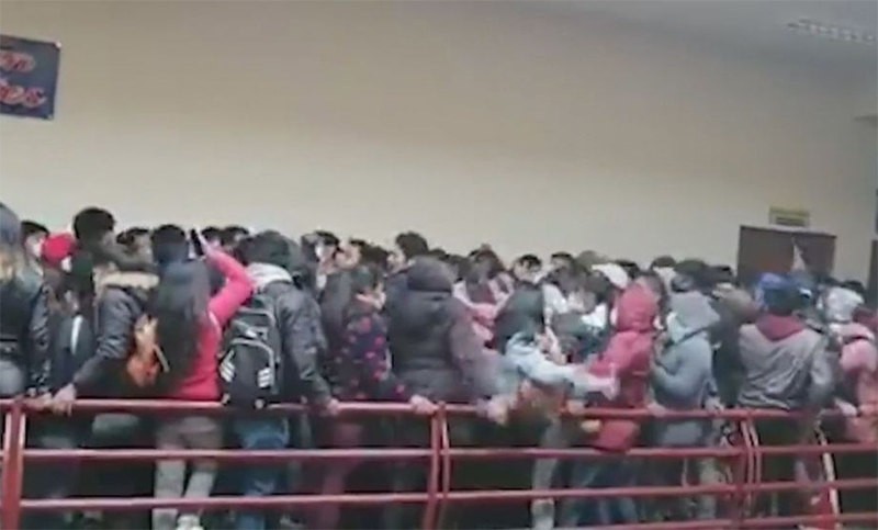 Al menos siete estudiantes mueren al ceder una baranda de Universidad Pública de El Alto en Bolivia