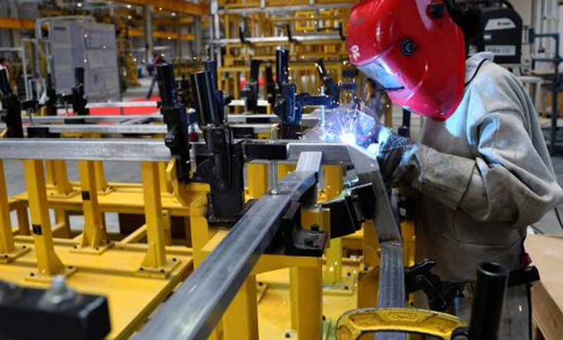 La actividad económica subió en enero pero cayó 2% interanual