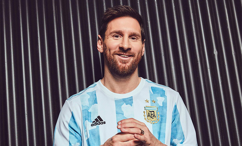 Con Messi a la cabeza, la selección argentina presentó su nueva camiseta