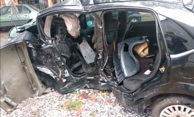 Picada fatal: los autos no frenaron y el velocímetro de uno de ellos se clavó en 120 kilómetros