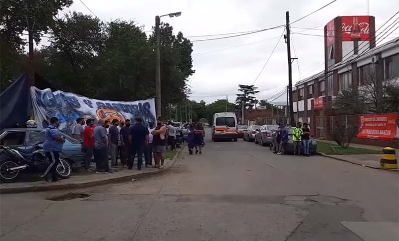 Trabajadores del centro de distribución de Coca Cola protestan por despidos y fueron detenidos