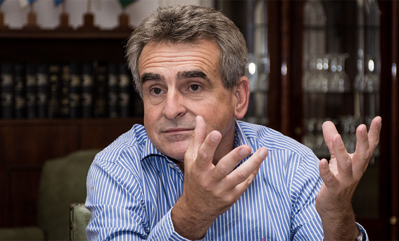 Rossi pidió a los argentinos que «no viajen al exterior» en los feriados