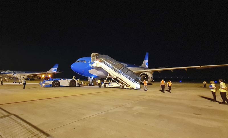 Llega hoy un nuevo avión de vacunas Sputnik y se completa la partida de un millón de dosis
