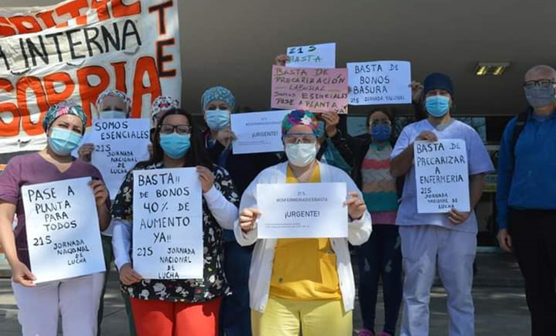 Trabajadores del sector salud, agotados y precarizados