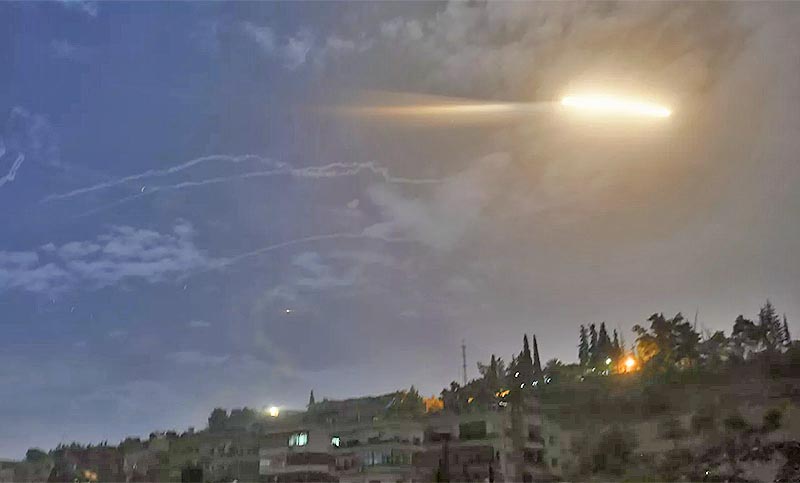 Israel bombardea posiciones sirias tras el impacto de un misil cerca de una central nuclear israelí
