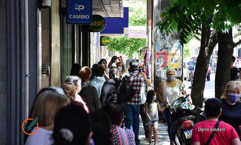 La provincia se acercó los 2 mil casos diarios de Covid y Rosario sumó 697 contagios