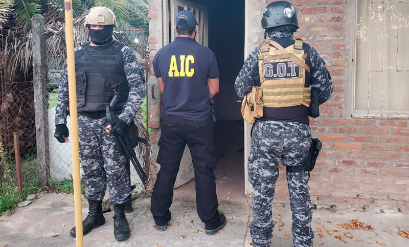 Tras un allanamiento en barrio Cristalería detienen a un hombre vinculado a Los Monos
