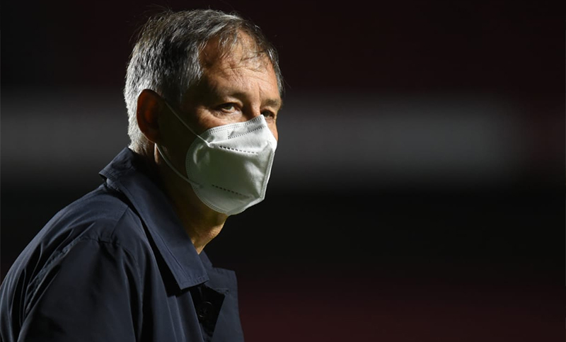 Ariel Holan dejará el cargo en Santos luego del partido con Boca