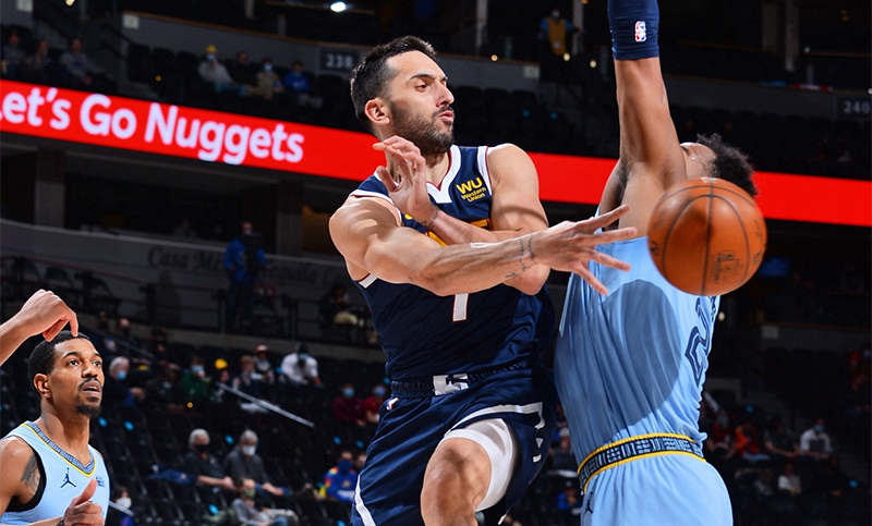 Denver derrotó a Memphis en un duro partido, con un Campazzo determinante en defensa