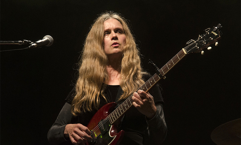 Juana Molina, invitada por Matt Groening para programar música en transmisión benéfica