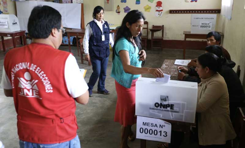 En Perú extienden las medidas contra el coronavirus a dos días de las elecciones