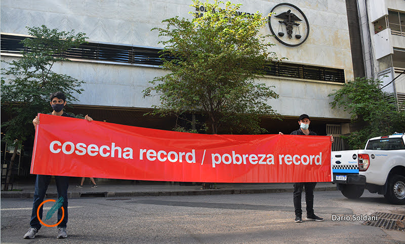 Remate del primer lote de soja en la Bolsa de Comercio: «Cosecha récord, pobreza récord»