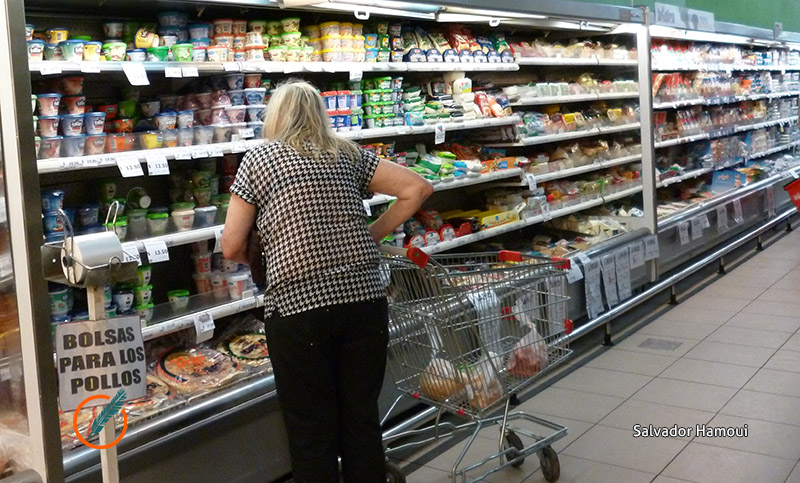 Registran leve desaceleración de la inflación en supermercados