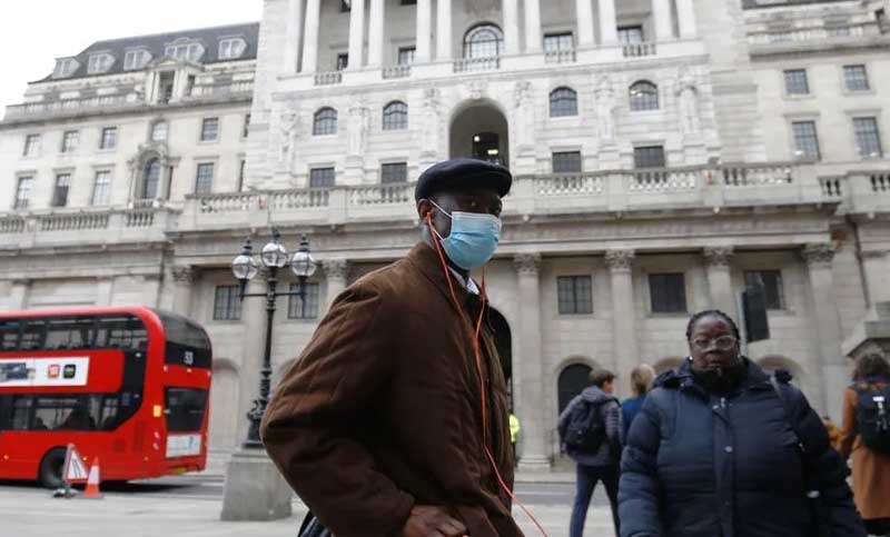 Los contagios de coronavirus en Inglaterra caen gracias al confinamiento y las vacunas