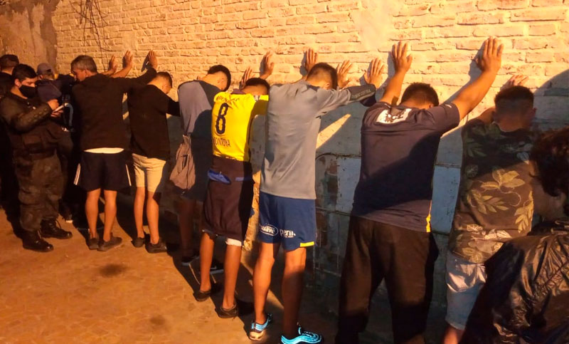 Unos cien hinchas de Central terminaron detenidos tras la finalización del partido