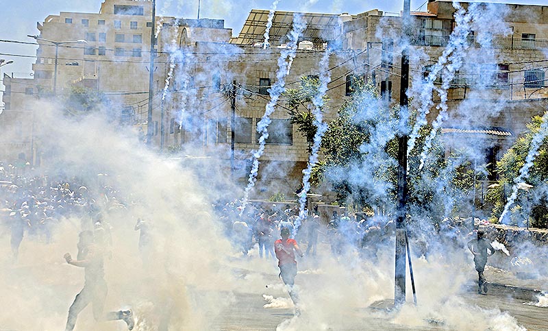 Estalla la violencia en jornada de protesta palestina en Cisjordania e Israel por la ofensiva en Gaza